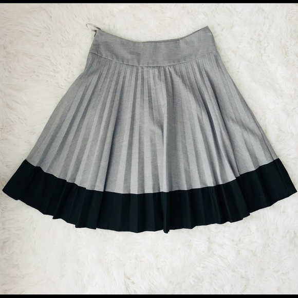 H&M Grey and Black Pleated Circle Skirt Sz 6 - Picture 5 of 6